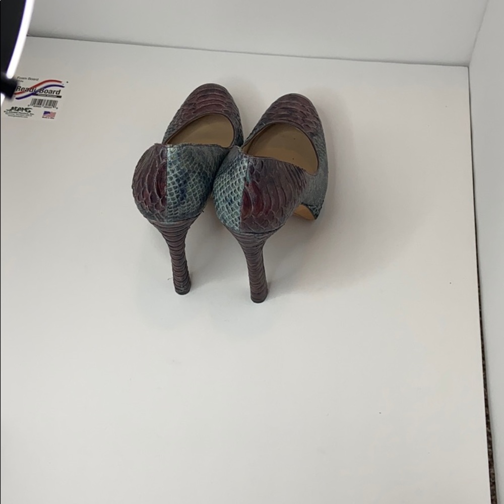 Shoes - Picture 3 of 4